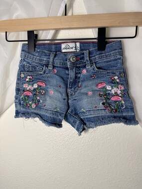 Jordache Girls Size 5 Floral Embroidered Fray Hem Denim Jean Shorts